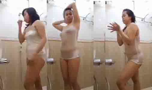 bokep teman istri kirim video bugil mandi